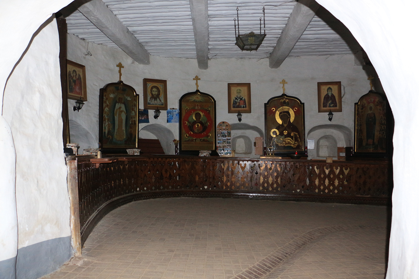успенский пещерный храм псково печерского монастыря